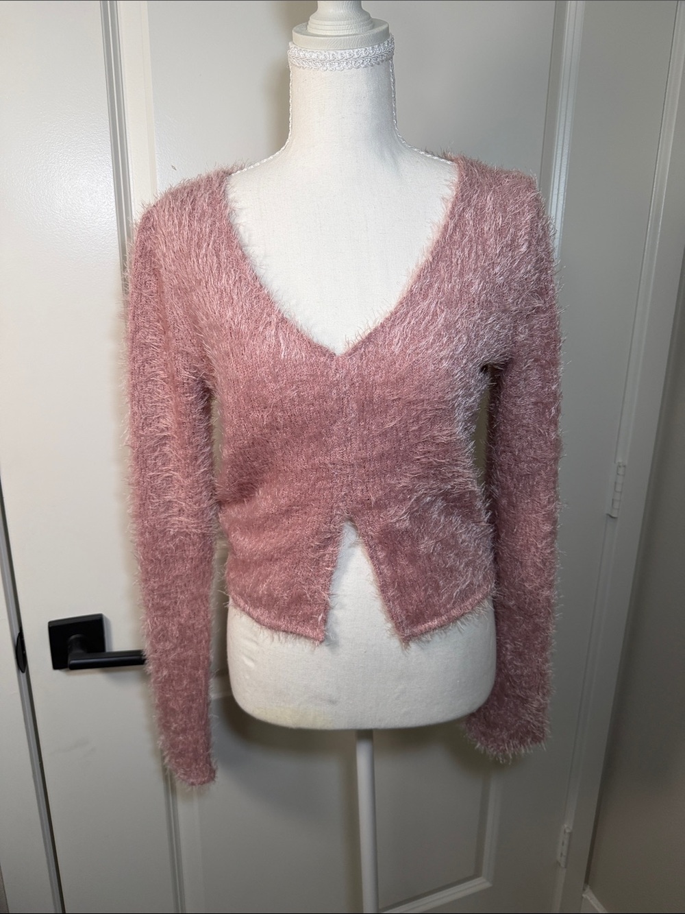 Women's Fuzzy V-Neck cropped Sweater in Dusty Rose